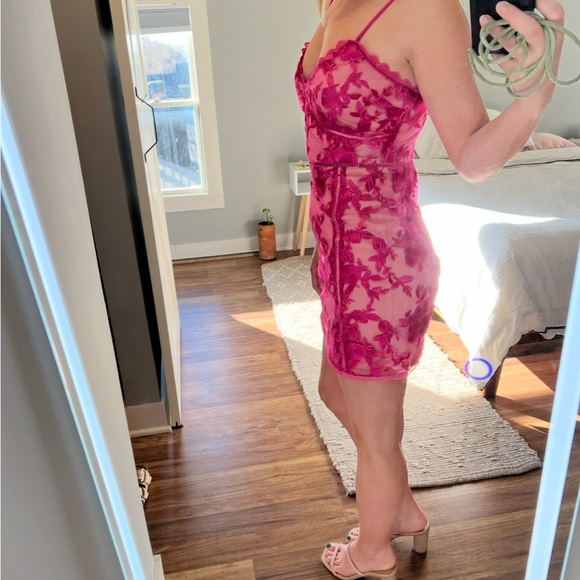 Gorgeous Pink Stunner! - Picture 3 of 7